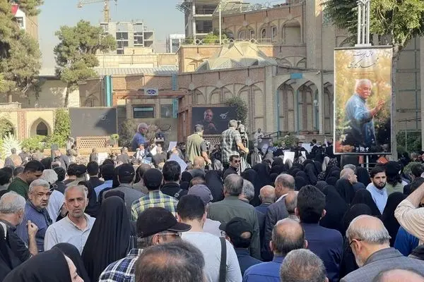 مراسم باشکوه وداع با پیکر محمد کاسبی با حضور هنرمندان و خانواده/ عکس