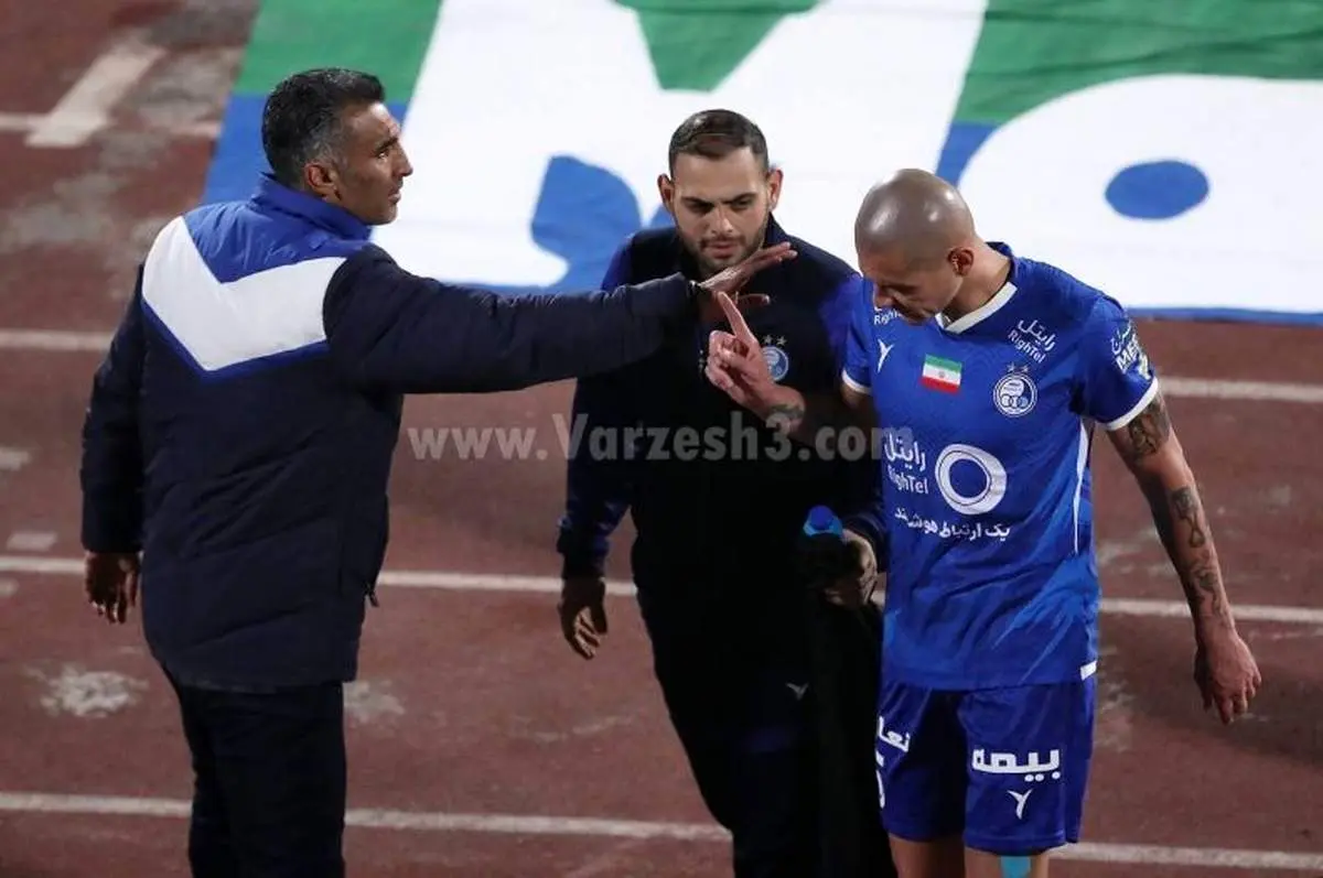 بی ادبی هاشمی نسب به خارجی استقلال!/ تصویر باورنکردنی