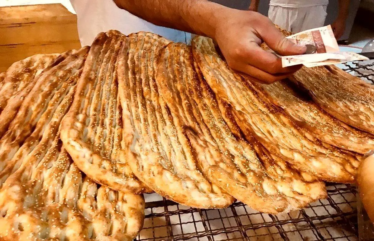 نان بدون مجوز گران میشود؟