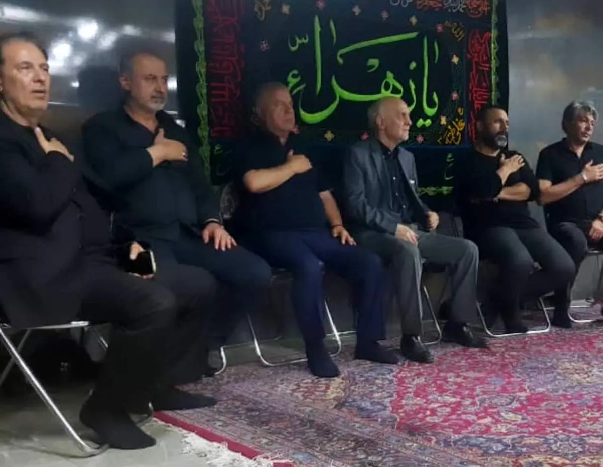  رضا درویش و علی پروین در مراسم عزاداری امام حسین (ع)/ عکس
