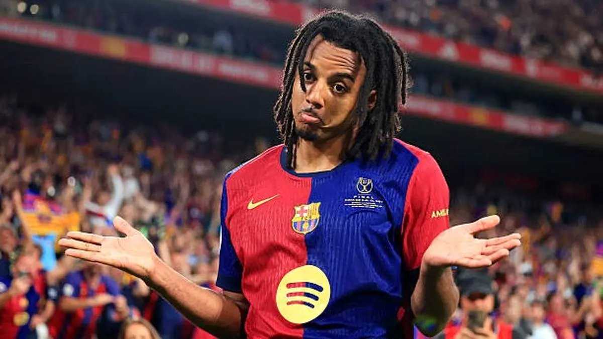  ژول کونده با پالتو و کیف زنانه!/ عکس عجیب