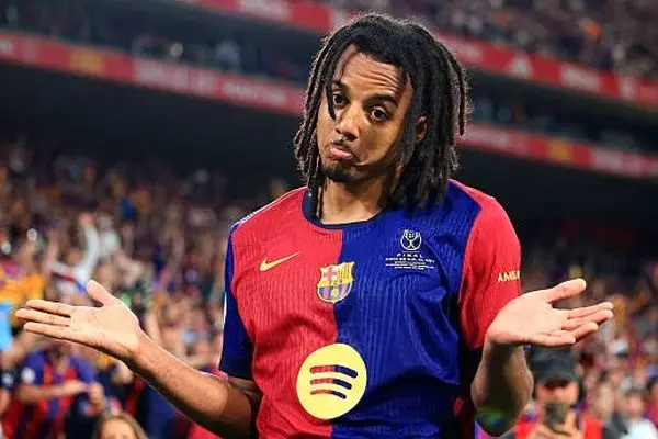  ژول کونده با پالتو و کیف زنانه!/ عکس عجیب