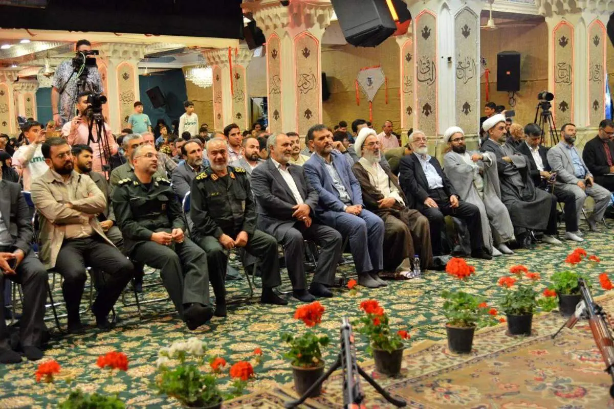 نوجوانان راوی  ایثارگری ها و از خودگذشتگی شهدا به نسل خود شدند