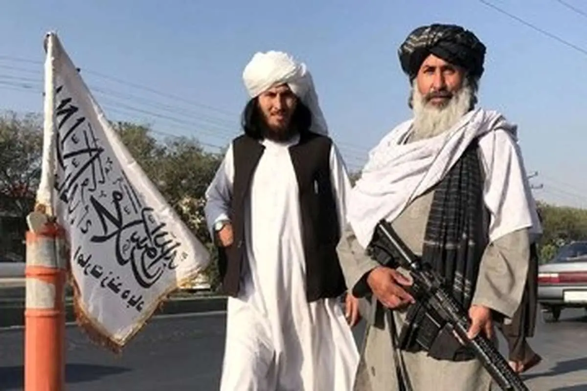 معشوقه سلاح به‌دست طالبانی خبرساز شد+ عکس

