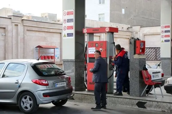 اصلاح مصوبه بنزین ۵ هزار تومانی؛ تعیین نرخ کارت جایگاه به‌صورت فصلی