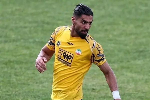 مهاجم پرسپولیسی در آستانه پوشیدن پیراهن استقلال!