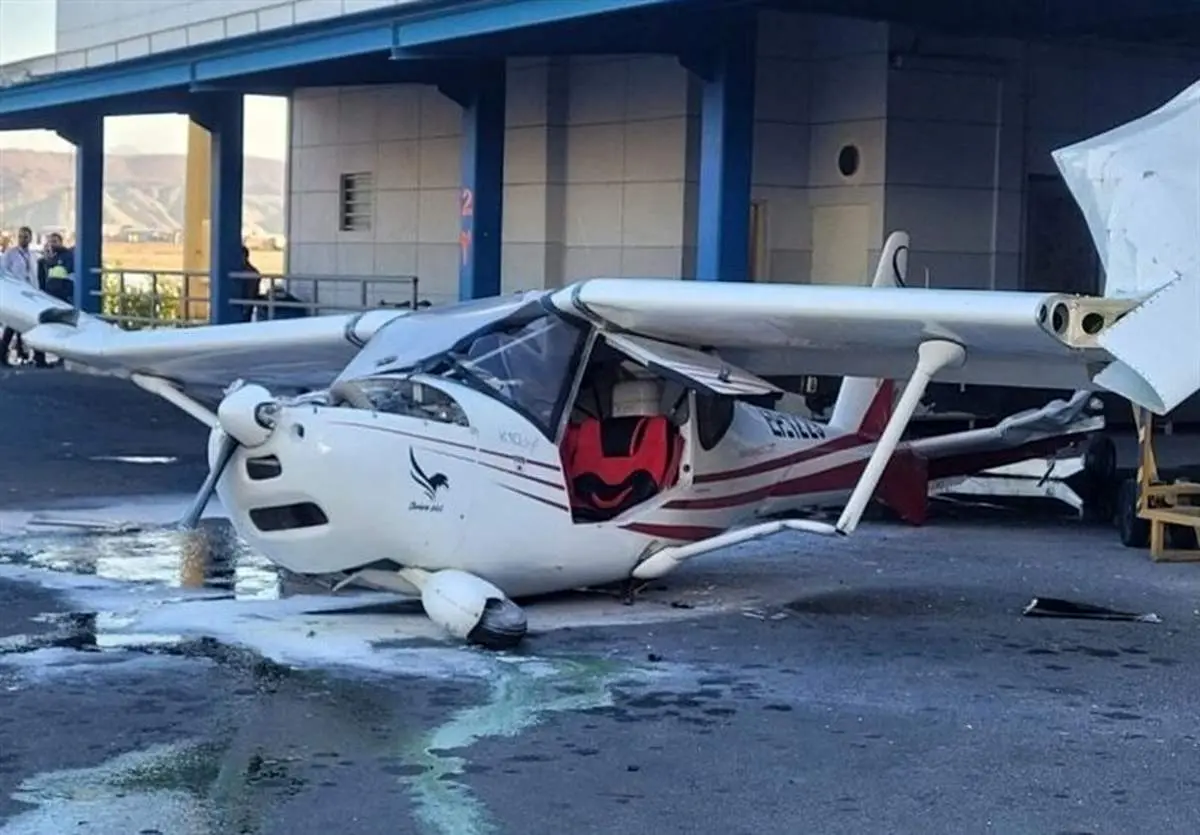خلبان سالم ماند/ هواپیمای فوقسبک در تبریز آسیب دید