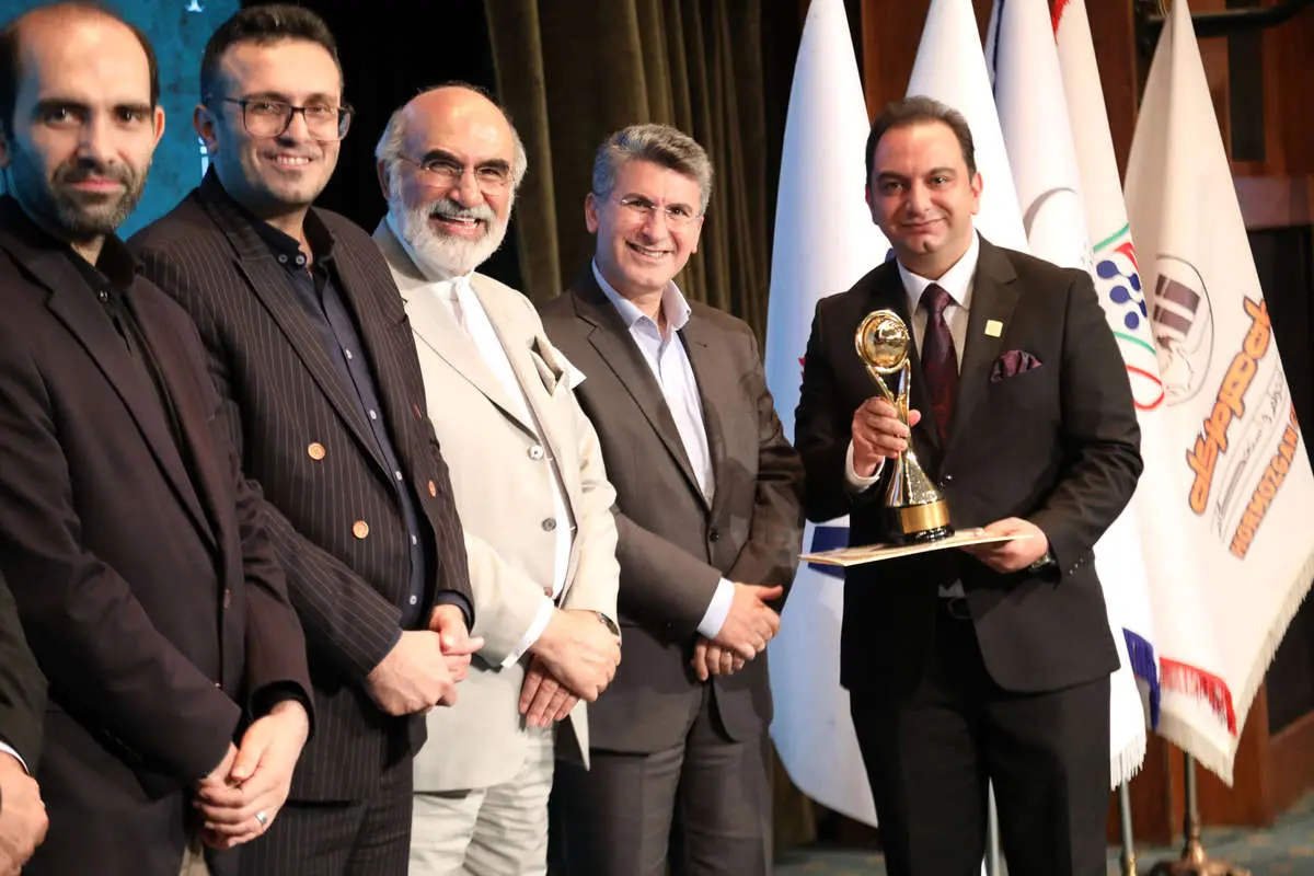 «مهندس مهدی جهان» موسس گروه تیام، موفق به دریافت تندیس چهره نامی صنعت و اقتصاد 1404 شد