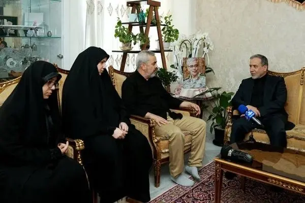 عراقچی: تصمیمات بزرگ نظام در مجموعه مدیریت عالی اتخاذ می‌شود؛ ما سرباز هستیم