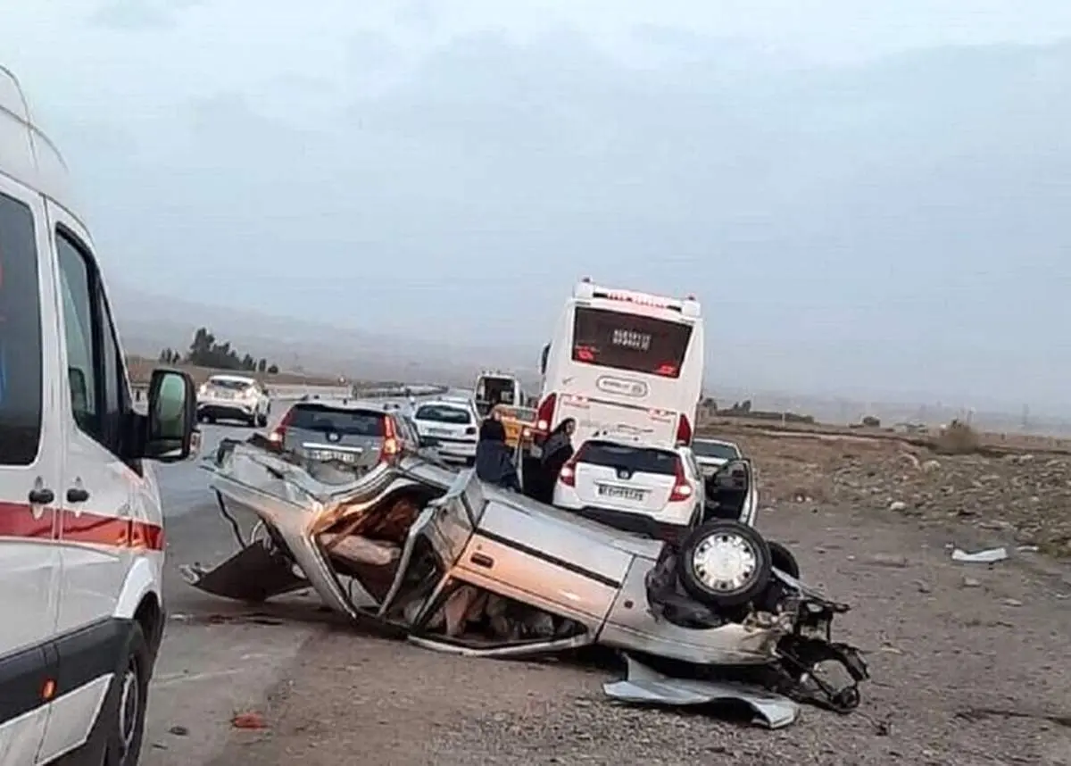 ۹ سرنشین دو خودرو در آتش سوختند/تنها نجات یافته یک پسر ۵ ساله/عکس