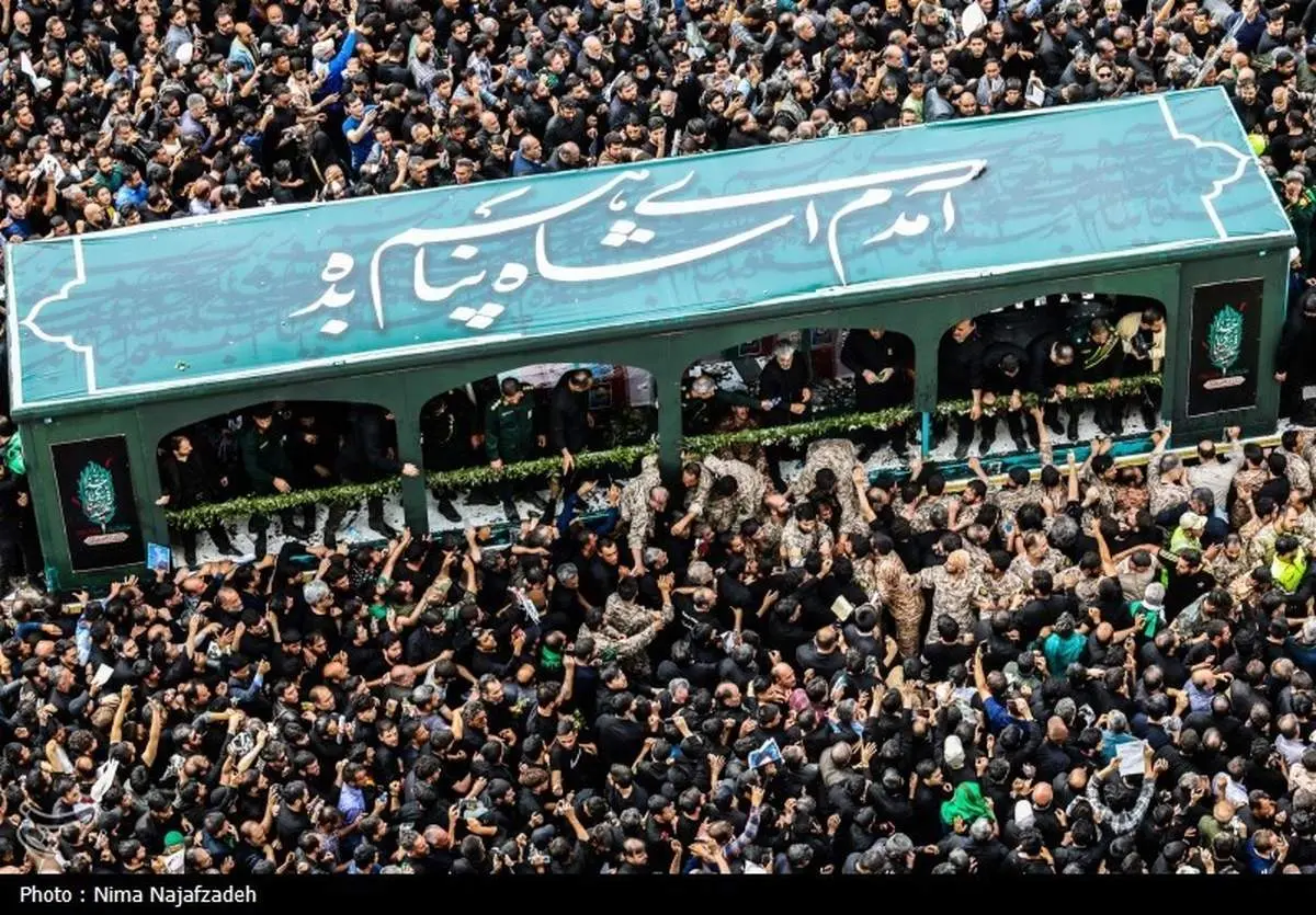 پخش صدای رئیسی همزمان با خاکسپاریاش در مشهد/ فیلم