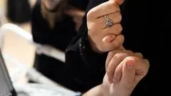 تصاویر عیادت دختر سردار سلامی از دختر دانشمند شهید هستهای
