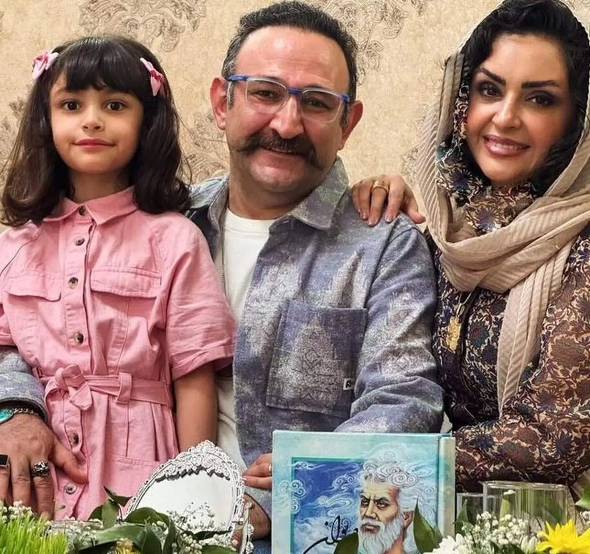 هدایت هاشمی (اوس موسی پایتخت) و همسرش در حال موتورسواری